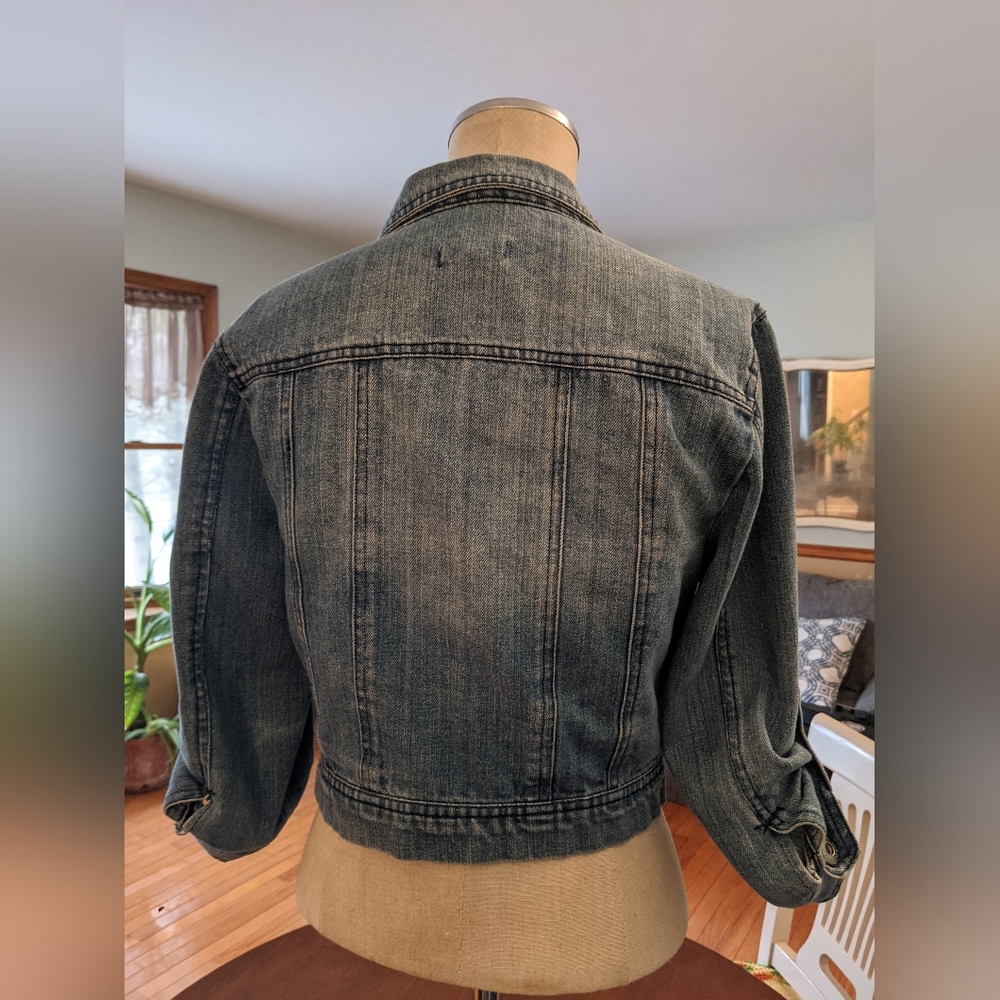 Cropped Jean jacket!! LOVECUTURE denim trendy cropped style Jean jacket - Picture 6 of 9